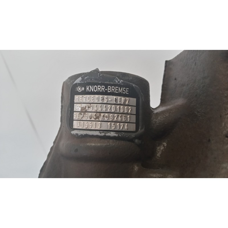 MERCEDES-BENZ truck PINZA POSTERIORE SINISTRA MERCEDES-BENZ truck Actros euro 6 2014>2021 usato