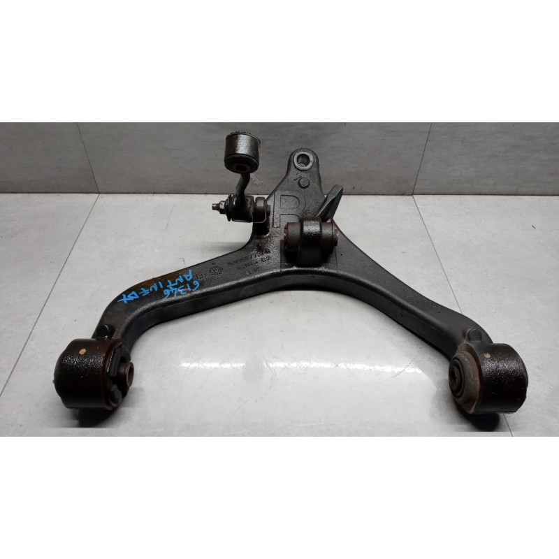 JEEP CONTROL ARM FRONT LOWER RIGHT  JEEP Cherokee 2001>2005 used