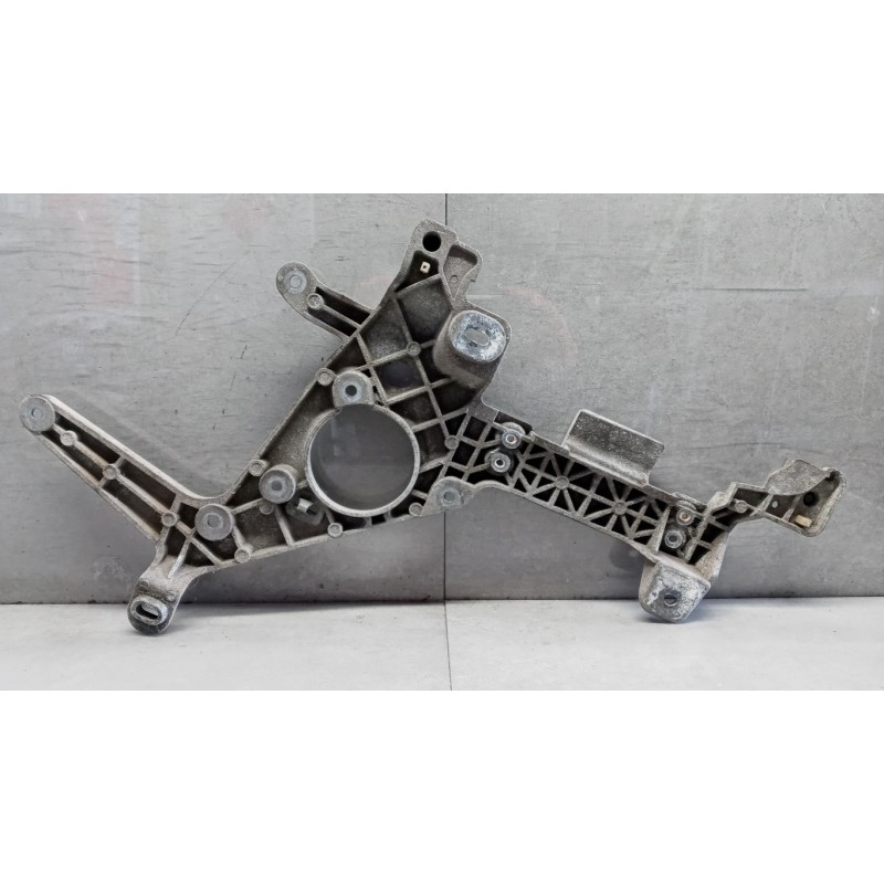 MERCEDES-BENZ truck SUPPORTO PEDANA SX MERCEDES-BENZ truck Actros euro 6 2014>2021 usato