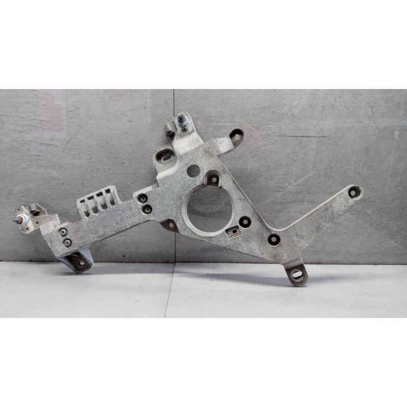 MERCEDES-BENZ truck SUPPORTO PEDANA SX MERCEDES-BENZ truck Actros euro 6 2014>2021 usato