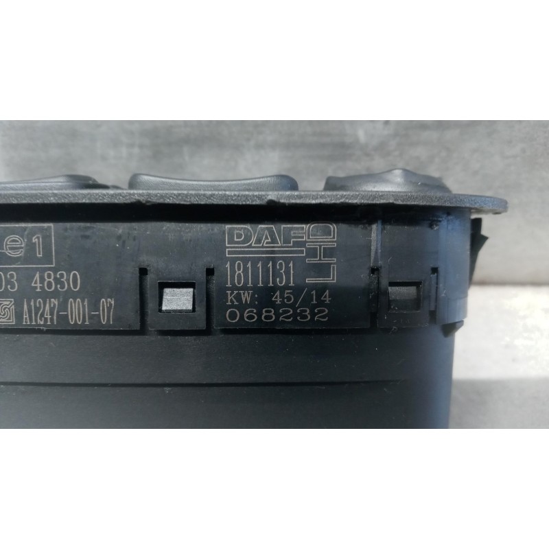 DAF INTERRUTTORI E PULSANTI ALZAVETRI DAF XF105 usato