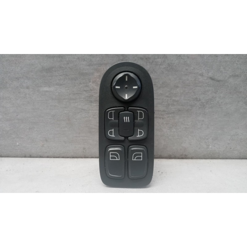 DAF INTERRUTTORI E PULSANTI ALZAVETRI DAF XF105 usato