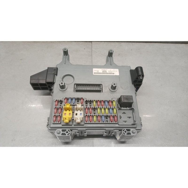 JEEP FUSE BOX JEEP Cherokee 2001>2005 used