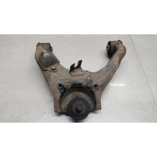 BRACCIO OSCILLANTE ANTERIORE SUPERIORE SINISTRO MITSUBISHI L200 2006>2010 usato