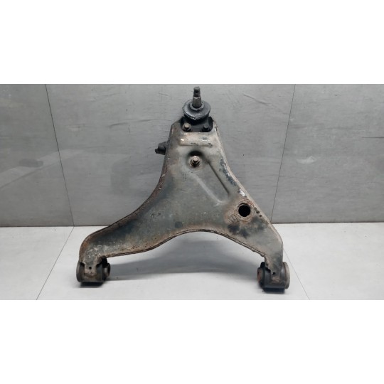BRACCIO OSCILLANTE ANTERIORE INFERIORE SINISTRO MITSUBISHI L200 2006>2010 usato
