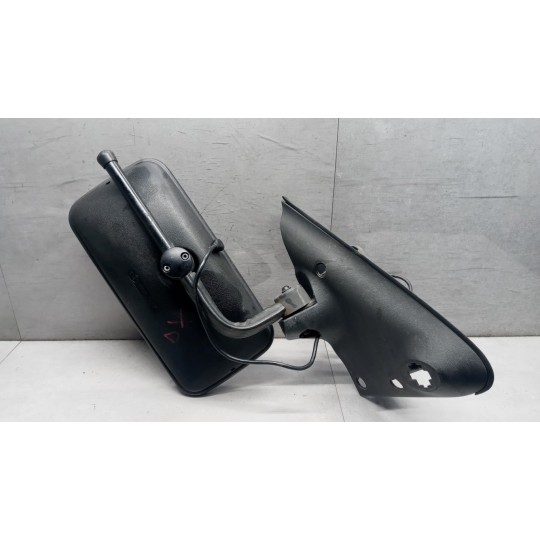 RIGHT ELETRIC REAR-VIEW MIRROR  . . used