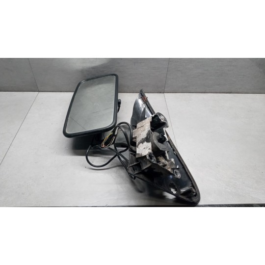 LEFT ELETRIC REAR-VIEW MIRROR  . . used
