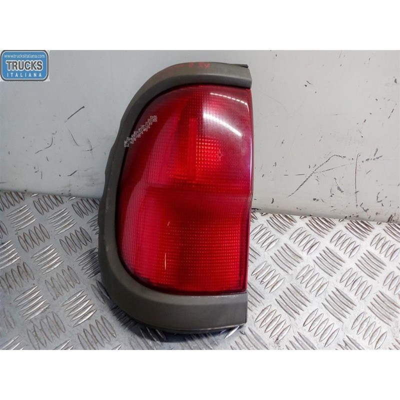 NISSAN FARO POSTERIORE ESTERNO SINISTRO NISSAN Terrano 1999>2003 usato