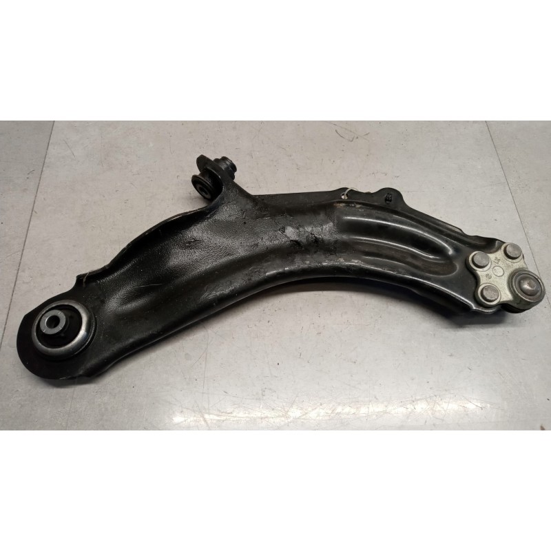 RENAULT BRACCIO OSCILLANTE ANTERIORE INFERIORE DESTRO RENAULT Kangoo 2008>2013 usato