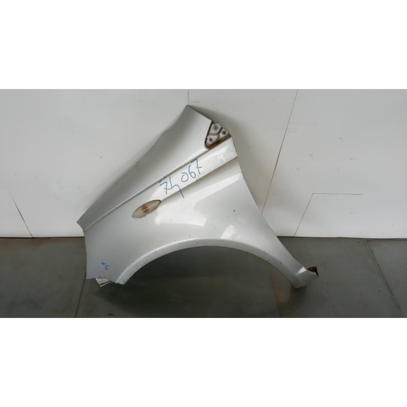 TOYOTA LEFT FRONT MUDGUARD  TOYOTA Yaris 1999>2003 used
