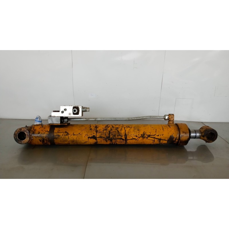 . HYDRAULIC CYLINDERS  . . used