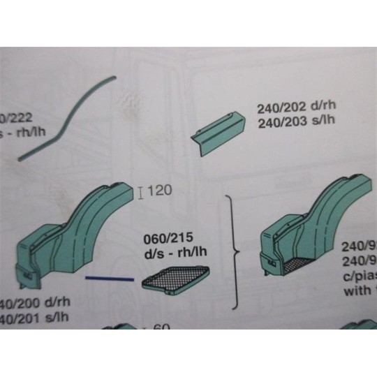 PLASTIC MUDGUARDS TO THE LEFT IVECO EUROTECH new