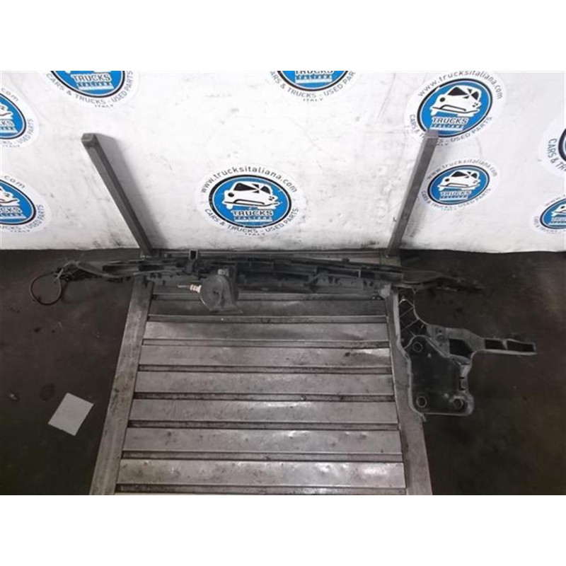 RENAULT THE TOP FRONT SPOT-FACING  RENAULT Megane 2002>2006 used