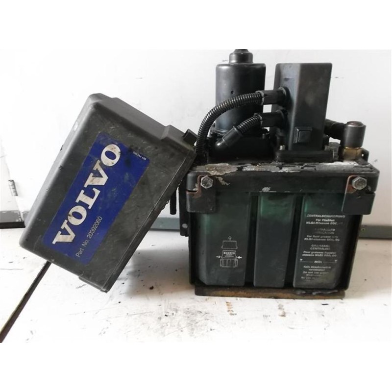 VOLVO truck GREASE GUN PUMP VOLVO truck FH12 II 2002>2008 used