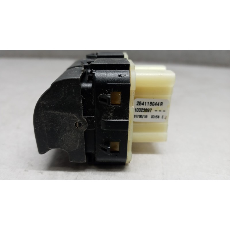 RENAULT INTERRUTTORI E PULSANTI ALZAVETRI RENAULT Clio 2016>2019 usato