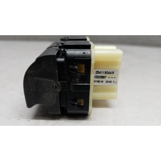 INTERRUTTORI E PULSANTI ALZAVETRI RENAULT Clio 2016>2019 usato