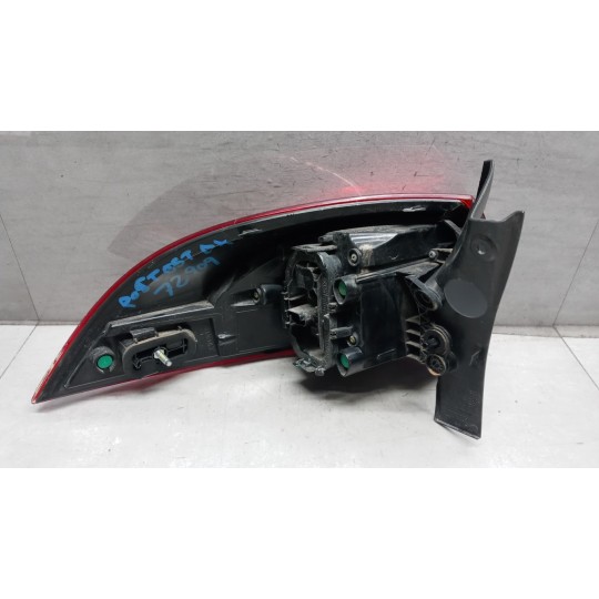 FARO POSTERIORE ESTERNO DESTRO RENAULT Clio 2016>2019 usato