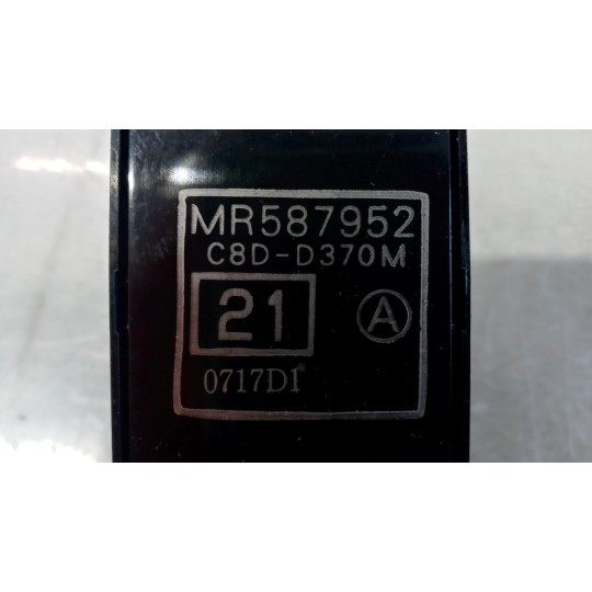 INTERRUTTORI E PULSANTI ALZAVETRI MITSUBISHI L200 2006>2010 usato