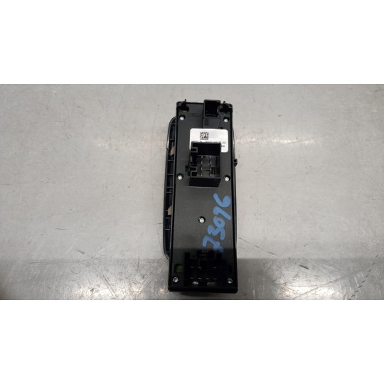 INTERRUTTORI E PULSANTI ALZAVETRI FORD EcoSport 2013>2017 usato