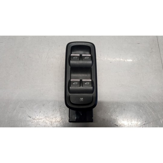 INTERRUTTORI E PULSANTI ALZAVETRI FORD EcoSport 2013>2017 usato