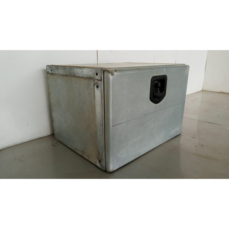 IVECO CASSA PORTA ATTREZZI IVECO TRAKKER 2013> usato