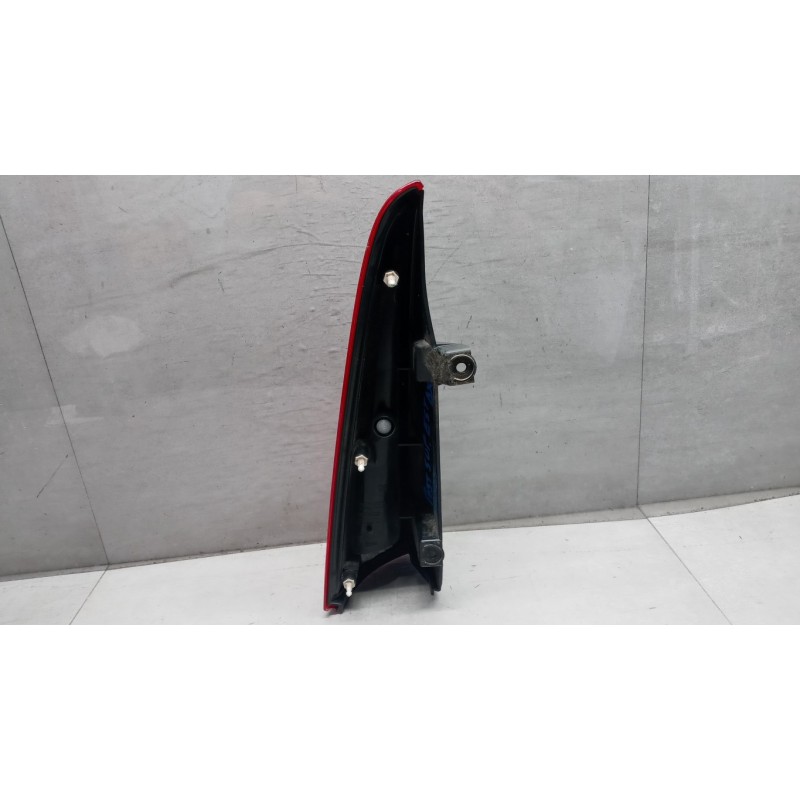 RENAULT FARO POSTERIORE ESTERNO DESTRO RENAULT Kangoo 2008>2013 usato