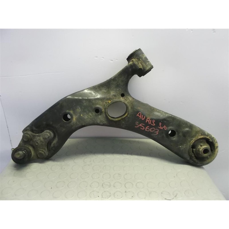 TOYOTA BRACCIO OSCILLANTE ANTERIORE INFERIORE SINISTRO TOYOTA Auris 2007>2010 usato