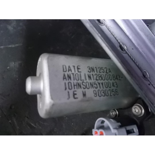 ALZA VETRI ANTERIORI DESTRO DACIA Duster 2010>2013 usato