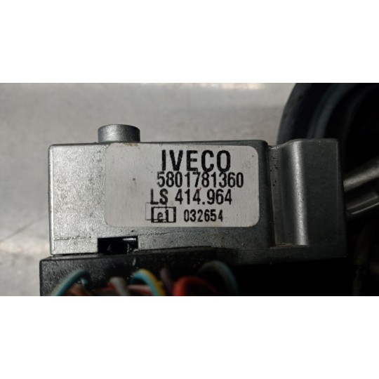 INTERRUTTORI E PULSANTI DEVIO IVECO TRAKKER 2013> usato