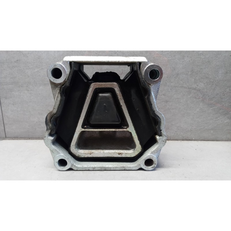 IVECO SUPPORTO CAMBIO IVECO TRAKKER 2013> usato