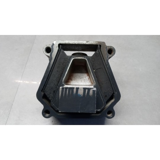 SUPPORTO CAMBIO IVECO TRAKKER 2013> usato