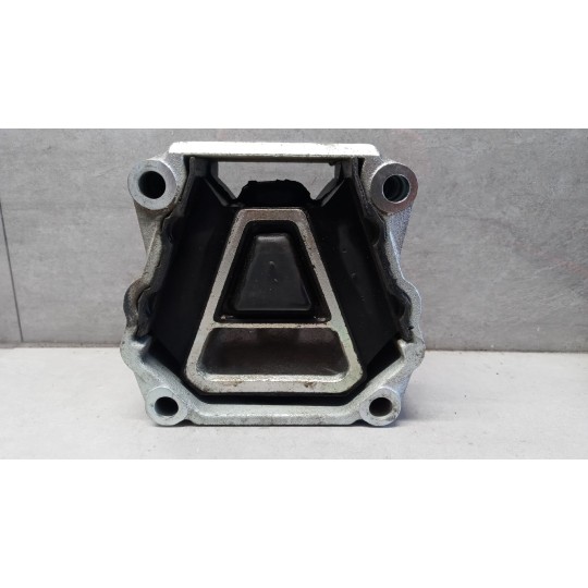 SUPPORTO CAMBIO IVECO TRAKKER 2013> usato