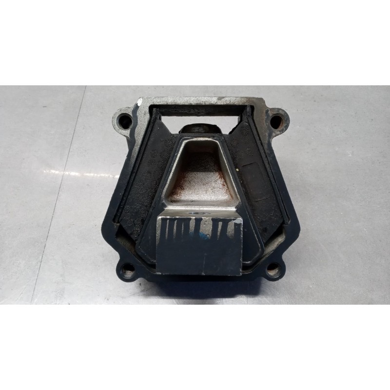 IVECO SUPPORTO CAMBIO IVECO TRAKKER 2013> usato