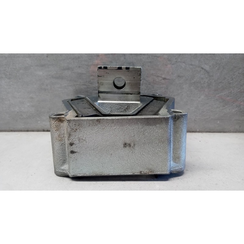 IVECO SUPPORTO CAMBIO IVECO TRAKKER 2013> usato