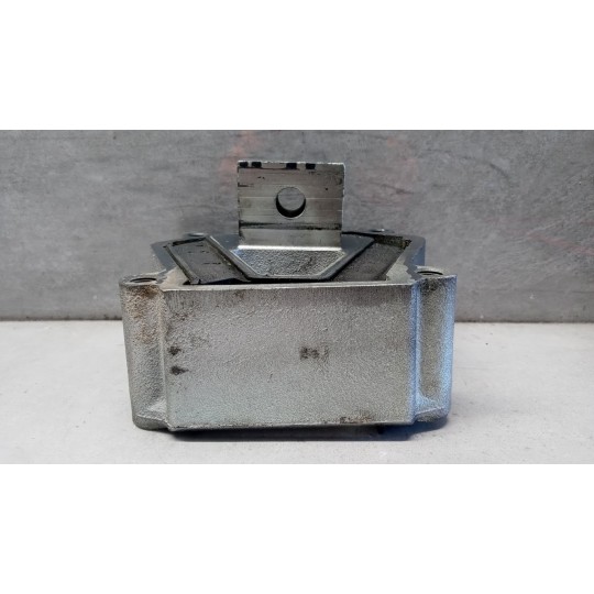 SUPPORTO CAMBIO IVECO TRAKKER 2013> usato