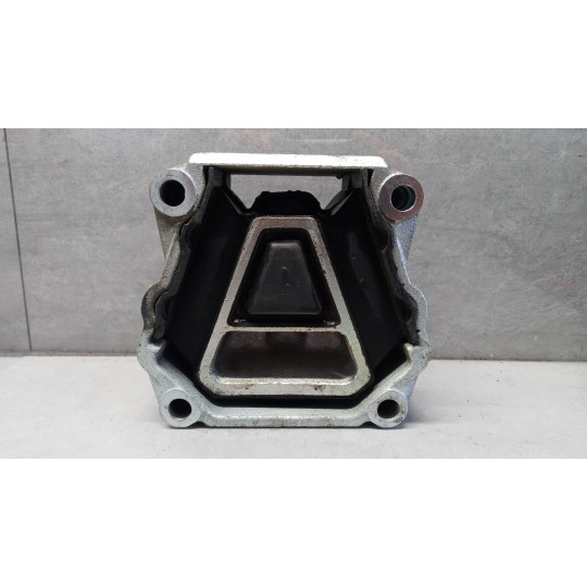 SUPPORTO CAMBIO IVECO TRAKKER 2013> usato