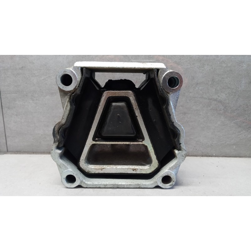 IVECO SUPPORTO CAMBIO IVECO TRAKKER 2013> usato