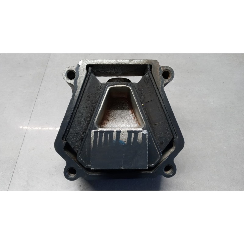 IVECO SUPPORTO CAMBIO IVECO TRAKKER 2013> usato