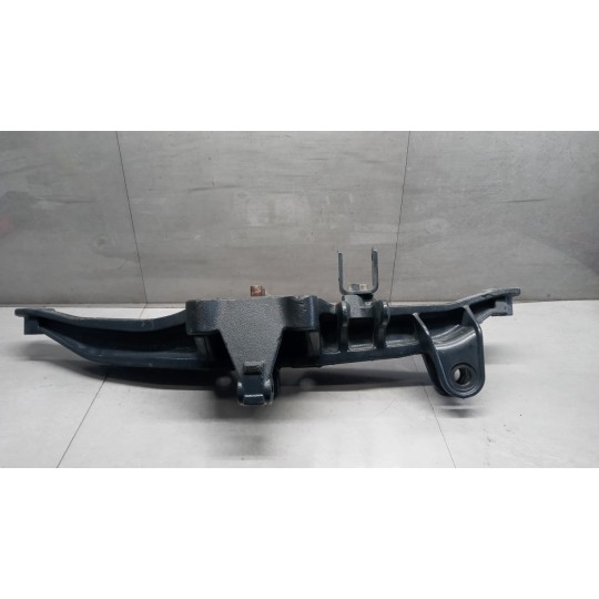 SUPPORTO SOSPENSIONI IVECO TRAKKER 2013> usato