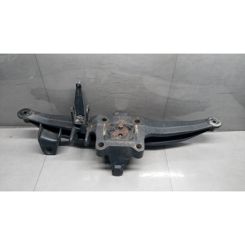 IVECO SUPPORTO SOSPENSIONI IVECO TRAKKER 2013> usato