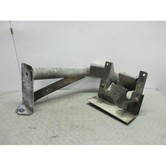 SUPPORTO PEDANA SX VOLVO truck FL7 usato