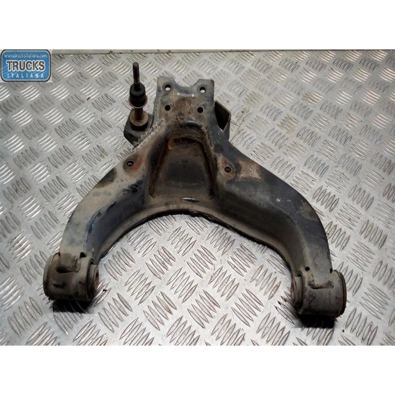NISSAN truck BRACCIO OSCILLANTE ANTERIORE INFERIORE DESTRO NISSAN truck Cabstar 1999>2005 usato