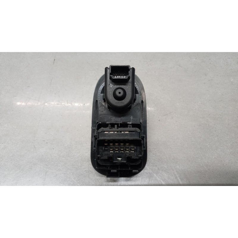 RENAULT van INTERRUTTORI E PULSANTI ALZAVETRI RENAULT van Master 2014>2019 usato