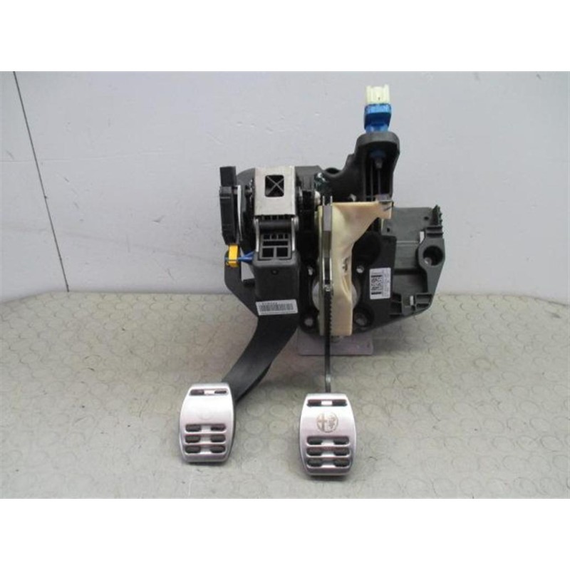 ALFA ROMEO BLOCCO PEDALIERA ALFA ROMEO Giulietta 2010>2016 usato