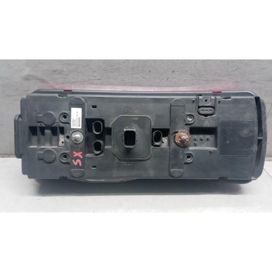 FARO POSTERIORE ESTERNO SINISTRO DAF XF106 usato