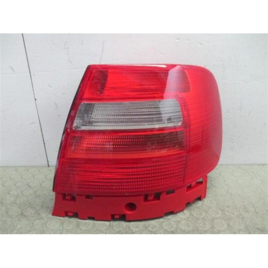 FARO POSTERIORE ESTERNO DESTRO AUDI A4 1999>2000 nuovo