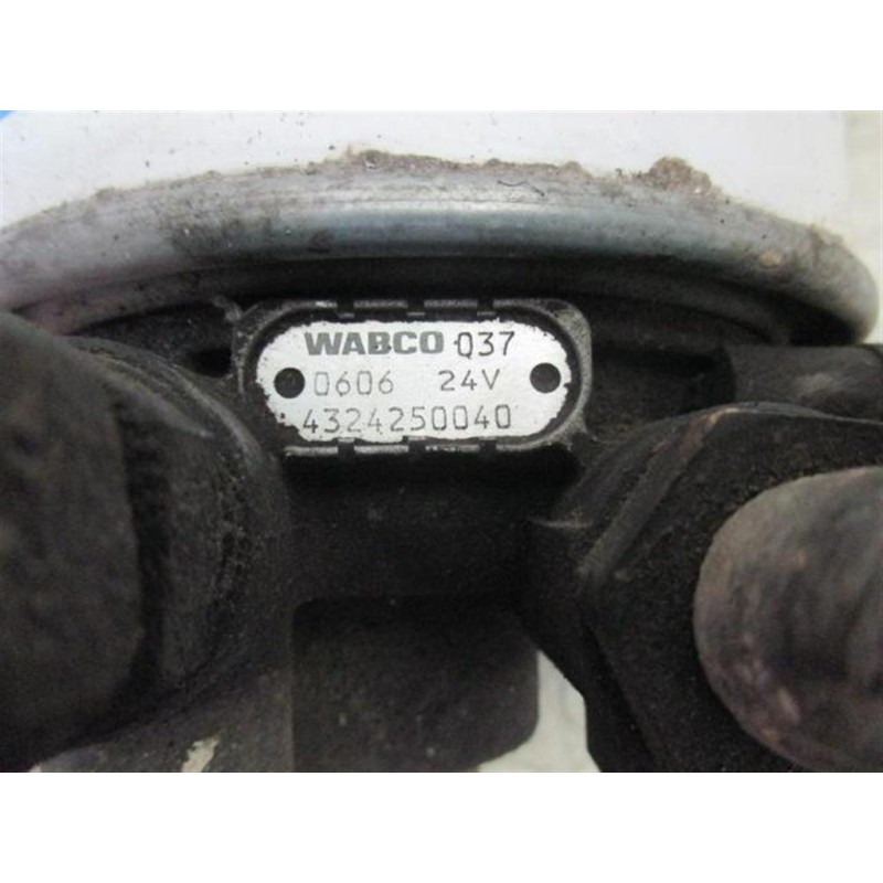 VOLVO truck DRIER BARKESYSTEM  VOLVO truck FM12 used