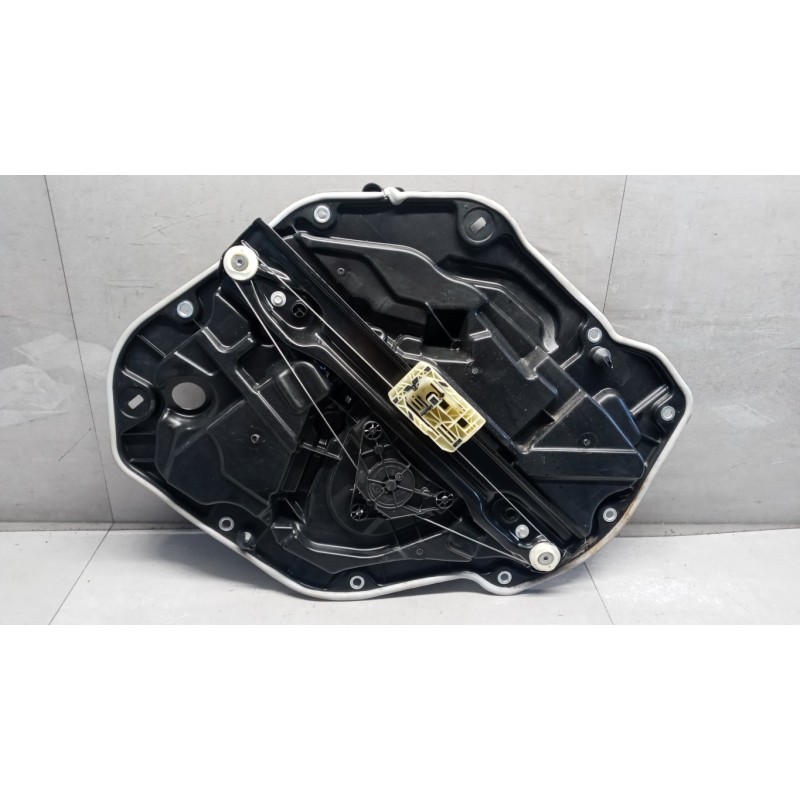 BMW ALZA VETRI POSTERIORI DESTRO BMW Serie 1 (F40) 2019> usato