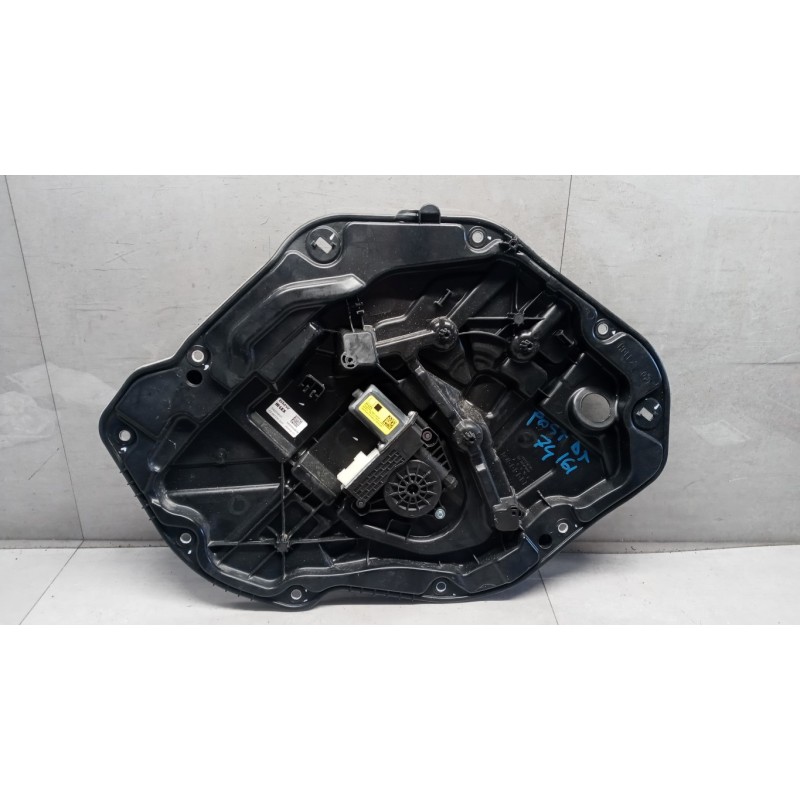 BMW BACK RIGHT POWERED WINDOWS BMW Serie 1 (F40) 2019> used