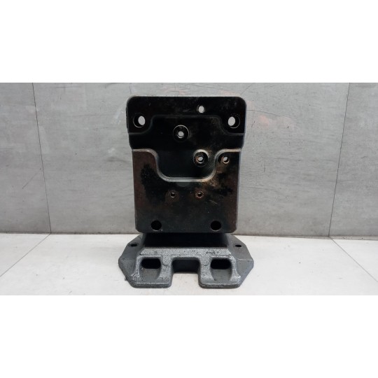 SUPPORTO SOSPENSIONI DAF XF106 usato